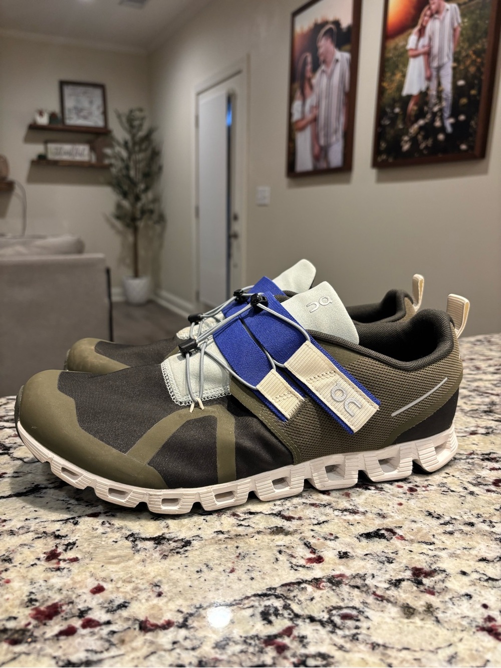 On Running Men's Cloudswift Trainer in Olive Green and Blue